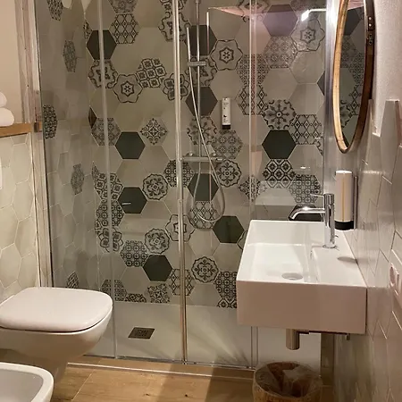 לינה וארוחת בוקר Combo